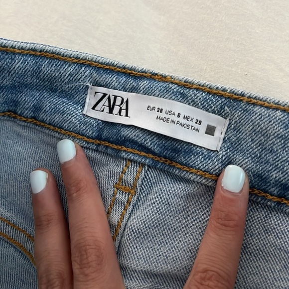 HIGH RISE FLARE LEG
FULL LENGTH
STRETCH- USA Size 6, Europe 38, Mex 28 - Picture 3 of 5